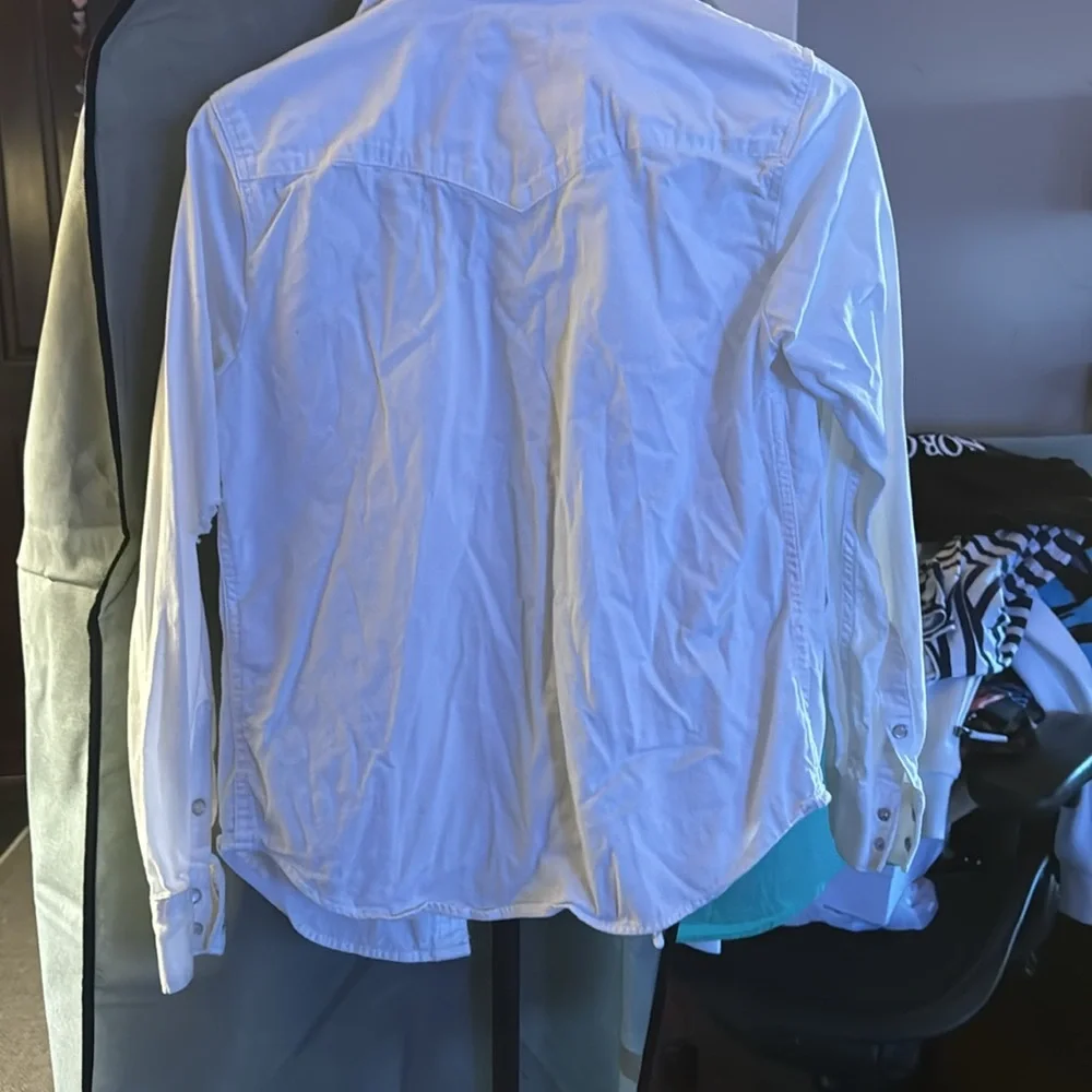 Levi’s long sleeve women’s white pearl button down shirt - Picture 5 of 6